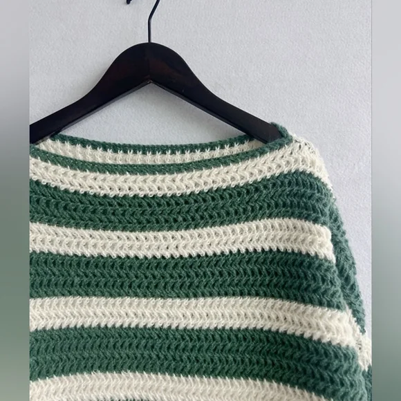 Striped  Women's Boat Neck Sweater New - Picture 4 of 5